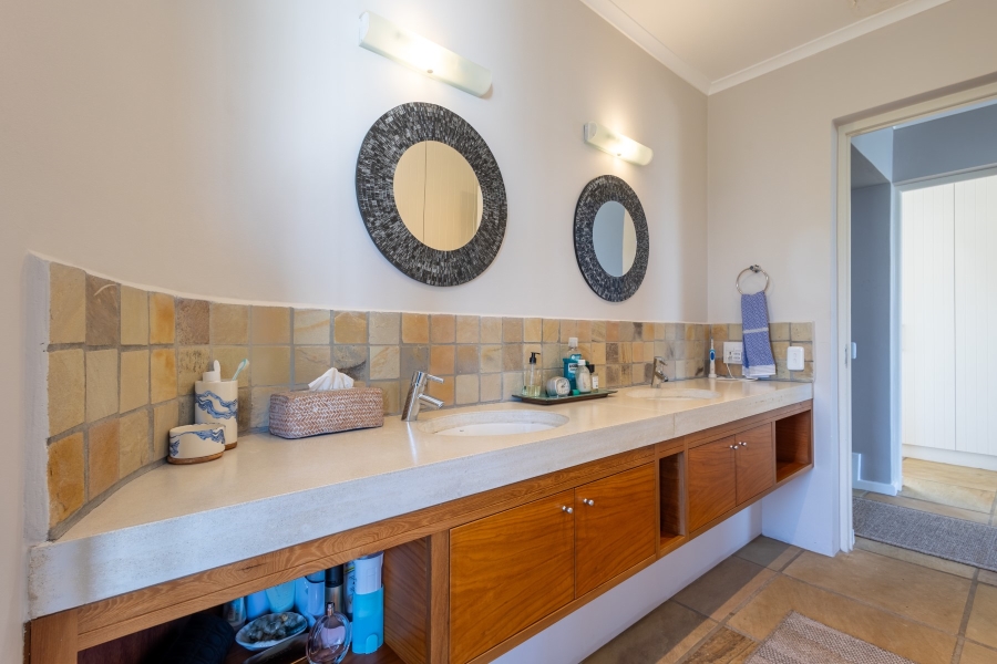 4 Bedroom Property for Sale in Whale Rock Beach Western Cape